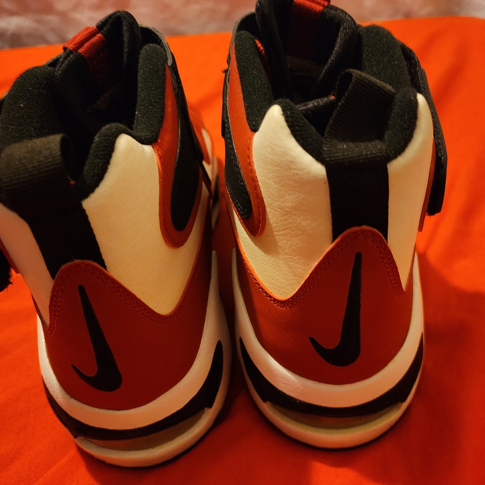 Nike Kids Black and Red Sneakers